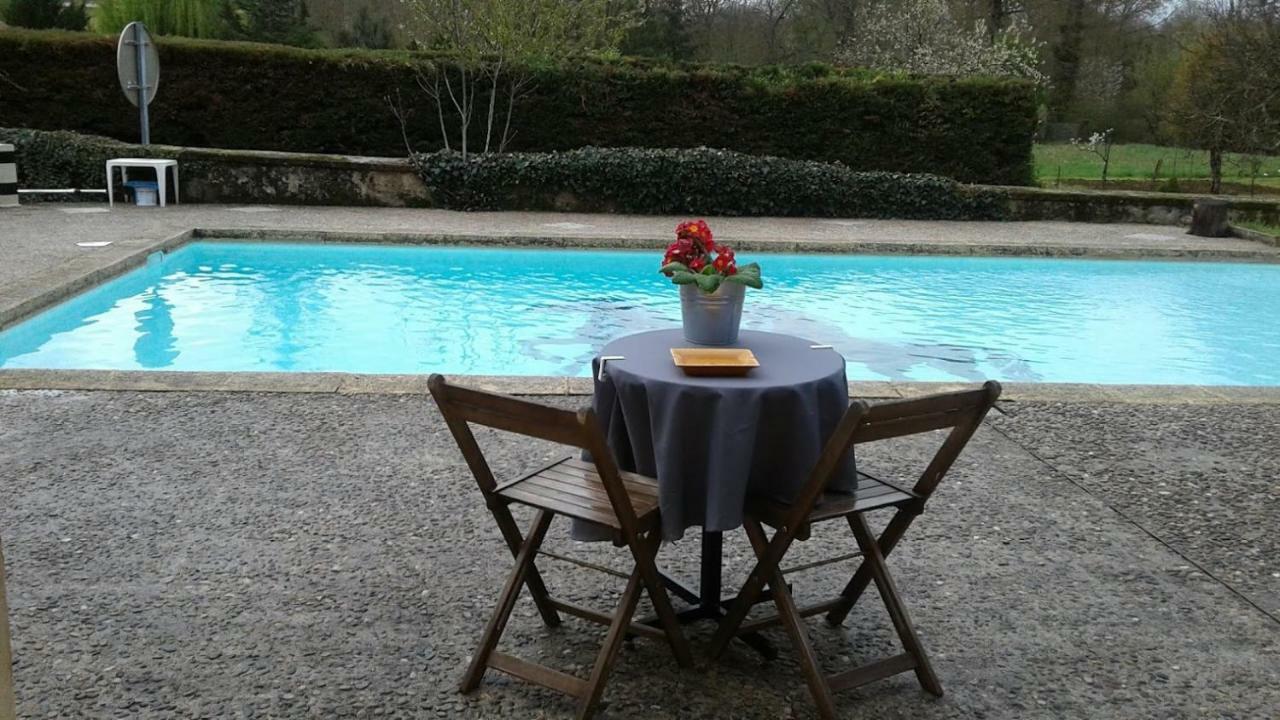 Auberge Du Relais D'Auniac 구르동-앙-케르시 외부 사진